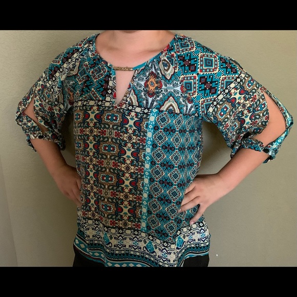 Multi Colored Large Top - Picture 8 of 9